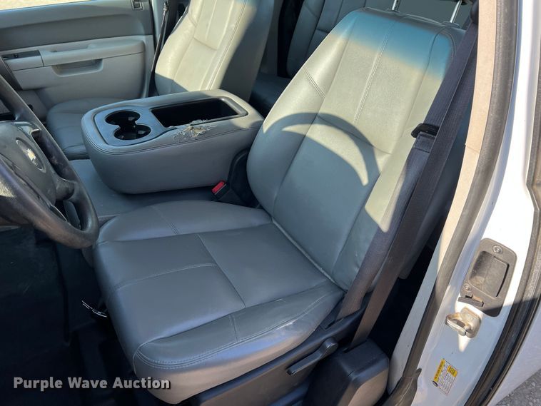 image for item LI9543 2013 Chevrolet Silverado 1500  Ext. Cab pickup truck