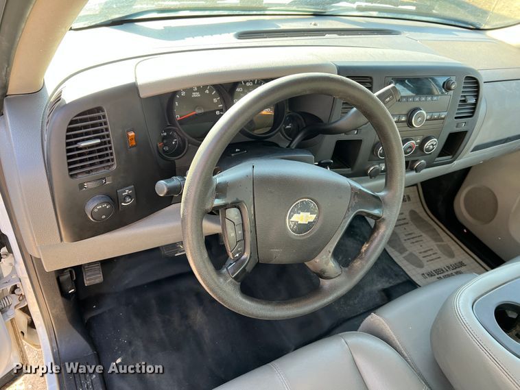 image for item LI9543 2013 Chevrolet Silverado 1500  Ext. Cab pickup truck