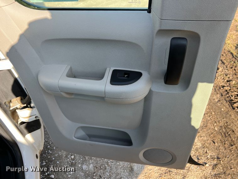 image for item LI9543 2013 Chevrolet Silverado 1500  Ext. Cab pickup truck