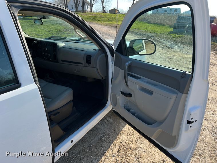 image for item LI9543 2013 Chevrolet Silverado 1500  Ext. Cab pickup truck