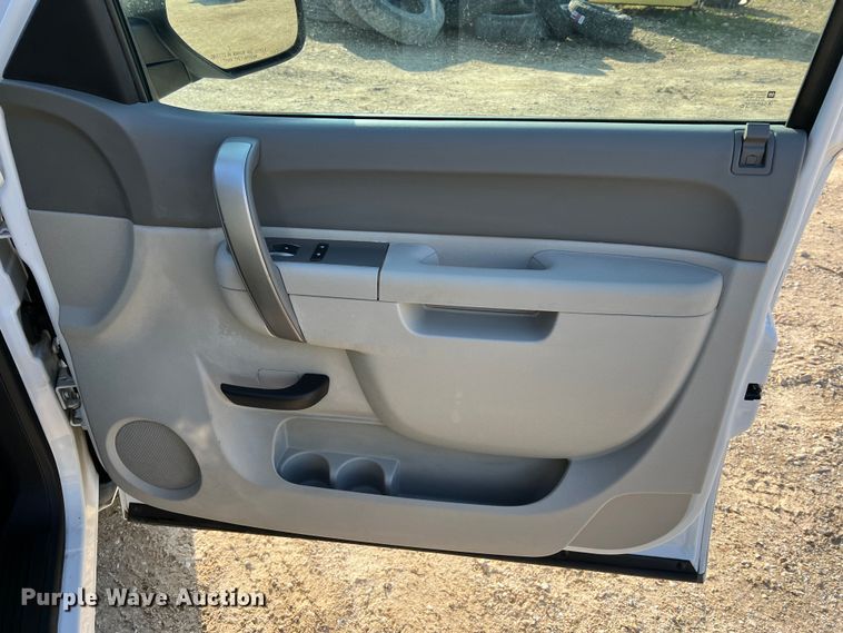 image for item LI9543 2013 Chevrolet Silverado 1500  Ext. Cab pickup truck