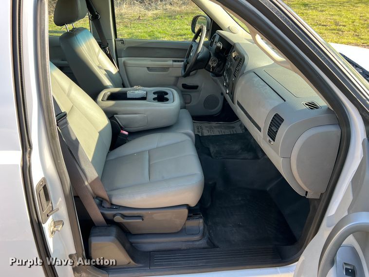 image for item LI9543 2013 Chevrolet Silverado 1500  Ext. Cab pickup truck