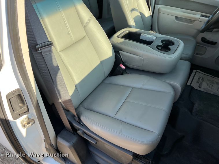 image for item LI9543 2013 Chevrolet Silverado 1500  Ext. Cab pickup truck