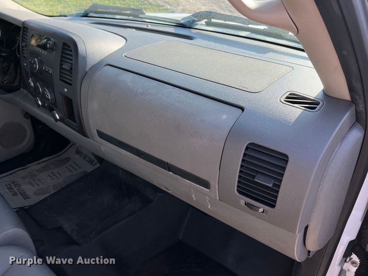 image for item LI9543 2013 Chevrolet Silverado 1500  Ext. Cab pickup truck