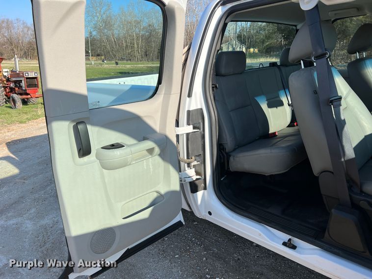 image for item LI9543 2013 Chevrolet Silverado 1500  Ext. Cab pickup truck