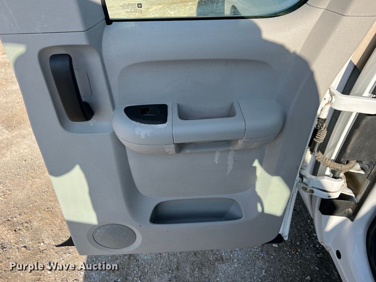 image for item LI9543 2013 Chevrolet Silverado 1500  Ext. Cab pickup truck