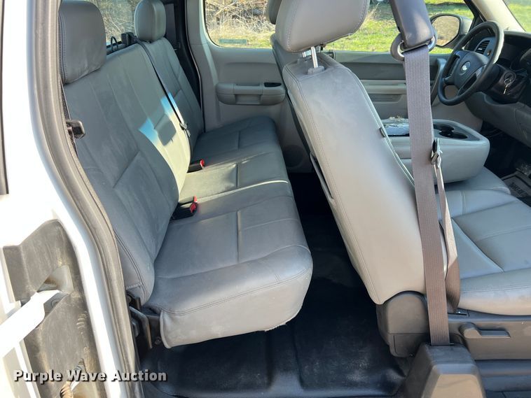 image for item LI9543 2013 Chevrolet Silverado 1500  Ext. Cab pickup truck