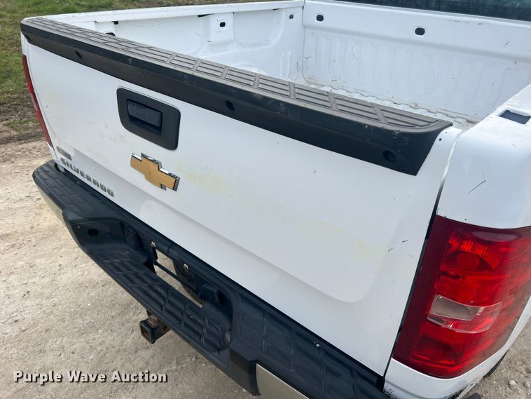 image for item LI9545 2010 Chevrolet Silverado 1500  Crew Cab pickup truck