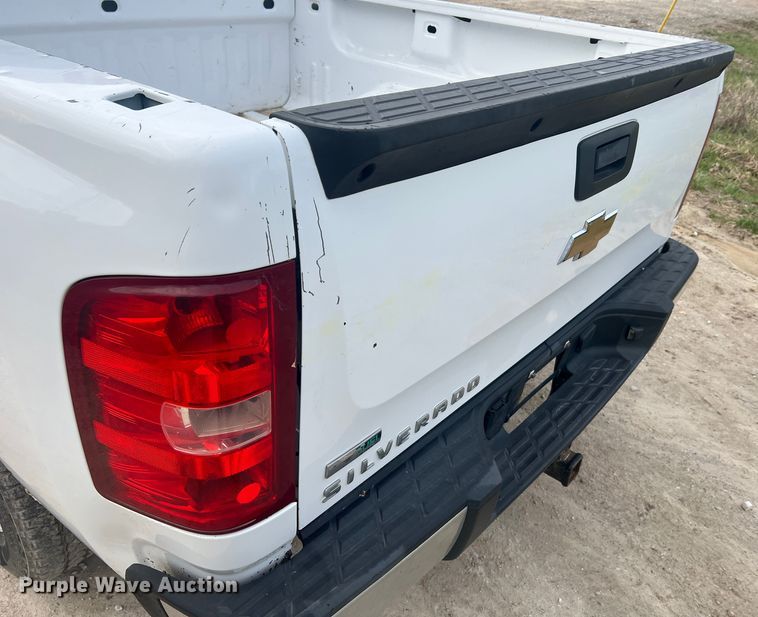 image for item LI9545 2010 Chevrolet Silverado 1500  Crew Cab pickup truck