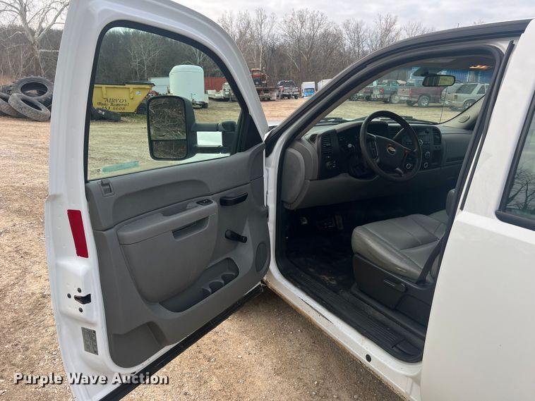 image for item LI9545 2010 Chevrolet Silverado 1500  Crew Cab pickup truck