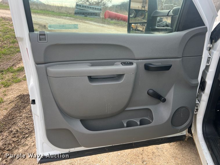 image for item LI9545 2010 Chevrolet Silverado 1500  Crew Cab pickup truck