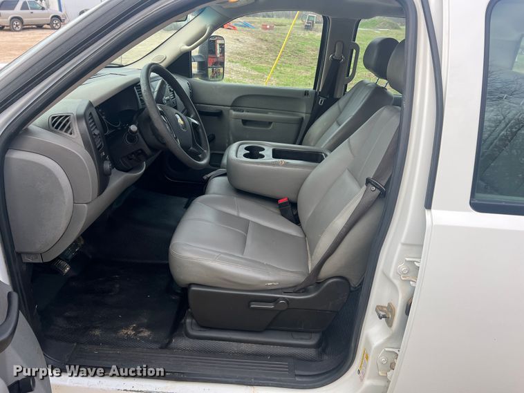 image for item LI9545 2010 Chevrolet Silverado 1500  Crew Cab pickup truck