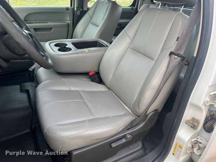 image for item LI9545 2010 Chevrolet Silverado 1500  Crew Cab pickup truck