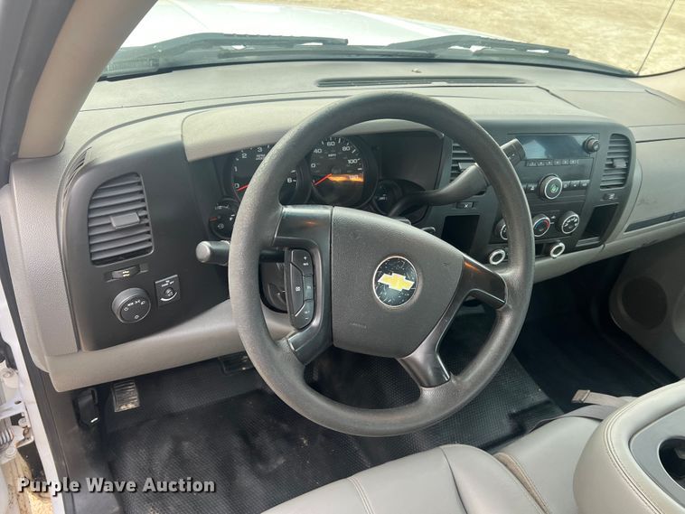 image for item LI9545 2010 Chevrolet Silverado 1500  Crew Cab pickup truck