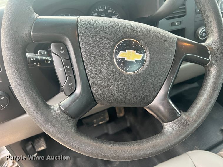 image for item LI9545 2010 Chevrolet Silverado 1500  Crew Cab pickup truck