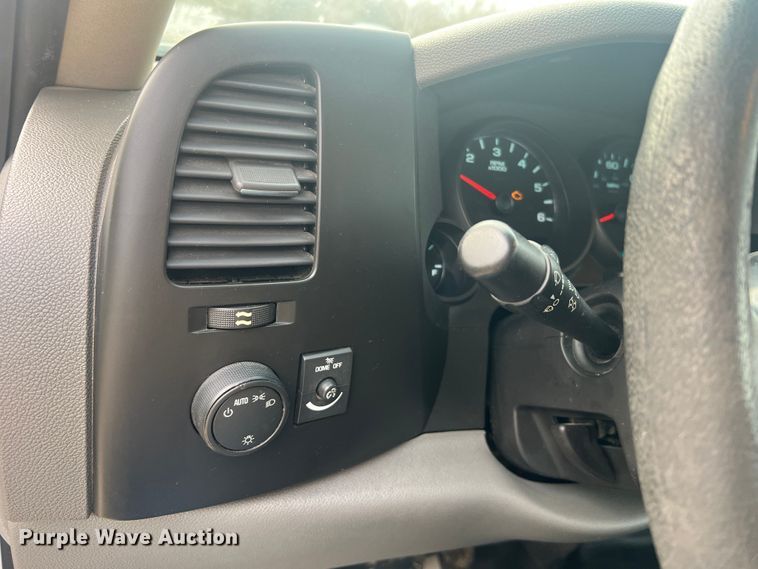 image for item LI9545 2010 Chevrolet Silverado 1500  Crew Cab pickup truck