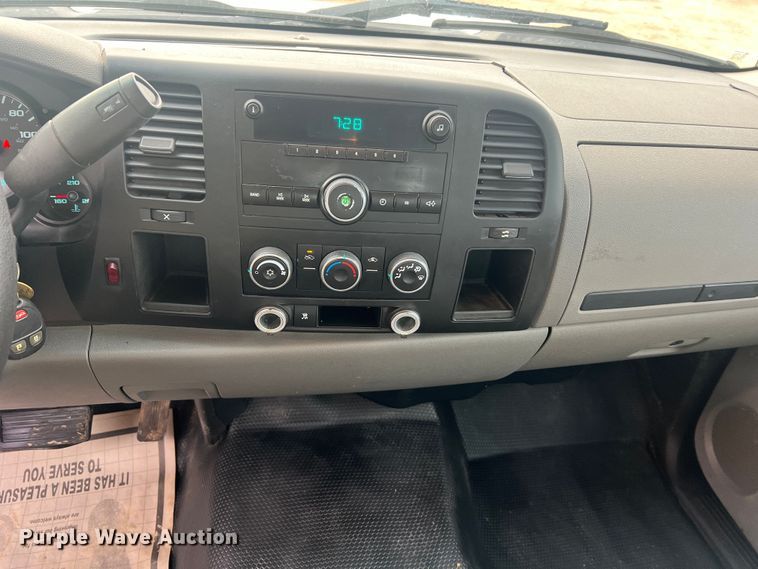 image for item LI9545 2010 Chevrolet Silverado 1500  Crew Cab pickup truck