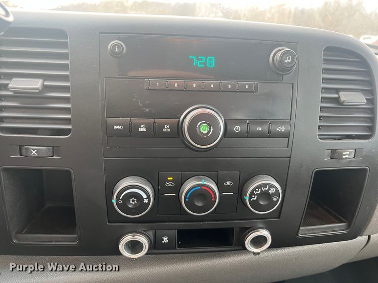 image for item LI9545 2010 Chevrolet Silverado 1500  Crew Cab pickup truck