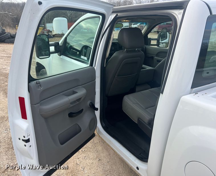 image for item LI9545 2010 Chevrolet Silverado 1500  Crew Cab pickup truck