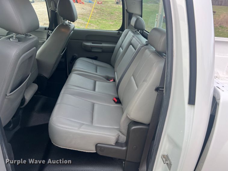 image for item LI9545 2010 Chevrolet Silverado 1500  Crew Cab pickup truck