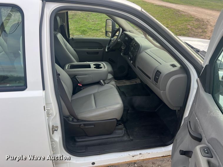 image for item LI9545 2010 Chevrolet Silverado 1500  Crew Cab pickup truck