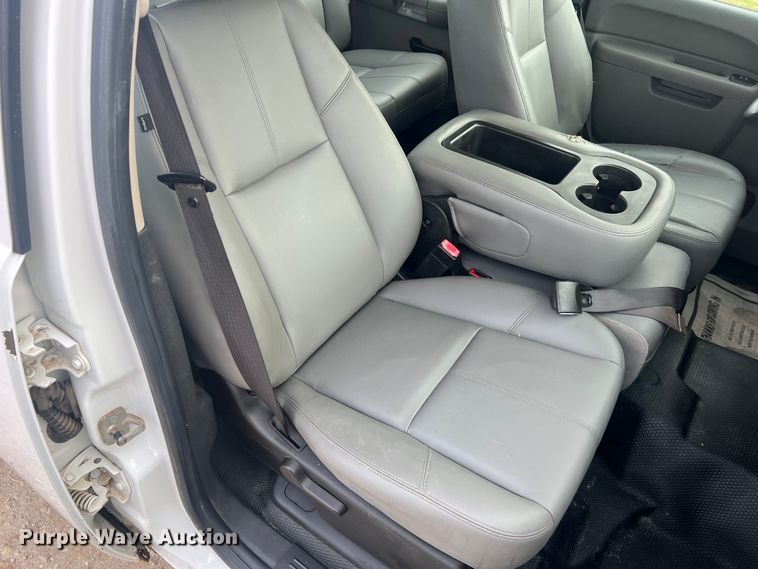 image for item LI9545 2010 Chevrolet Silverado 1500  Crew Cab pickup truck