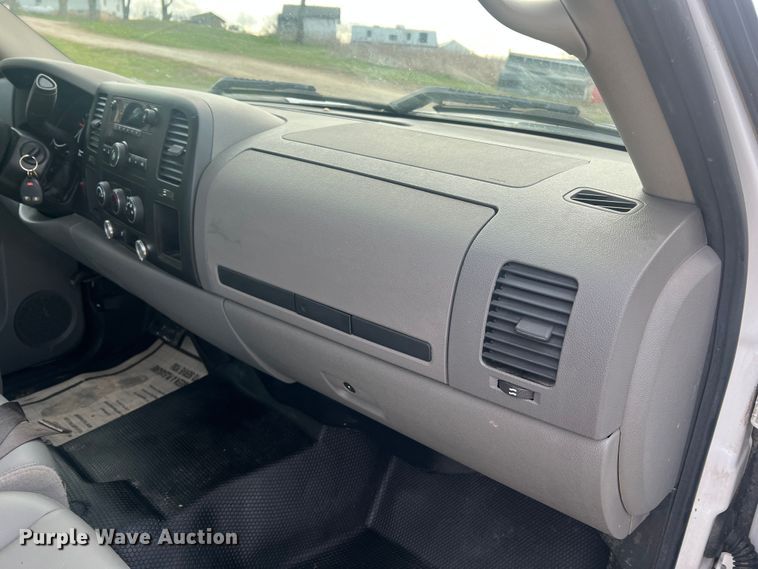 image for item LI9545 2010 Chevrolet Silverado 1500  Crew Cab pickup truck