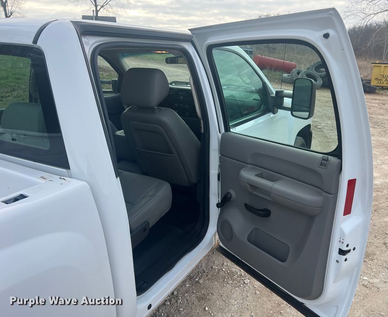 image for item LI9545 2010 Chevrolet Silverado 1500  Crew Cab pickup truck