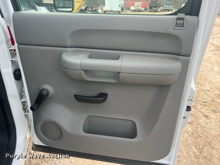 image for item LI9545 2010 Chevrolet Silverado 1500  Crew Cab pickup truck