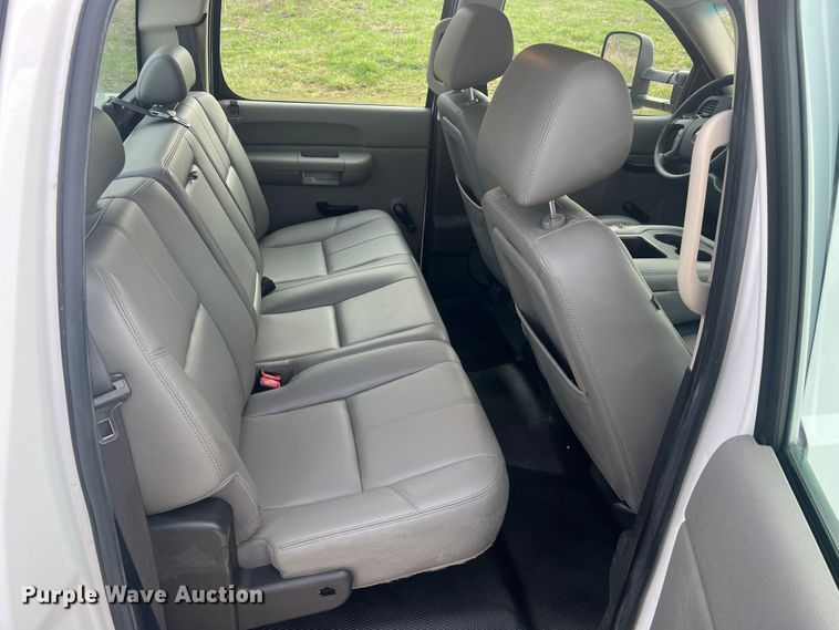 image for item LI9545 2010 Chevrolet Silverado 1500  Crew Cab pickup truck