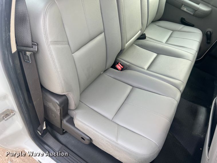 image for item LI9545 2010 Chevrolet Silverado 1500  Crew Cab pickup truck