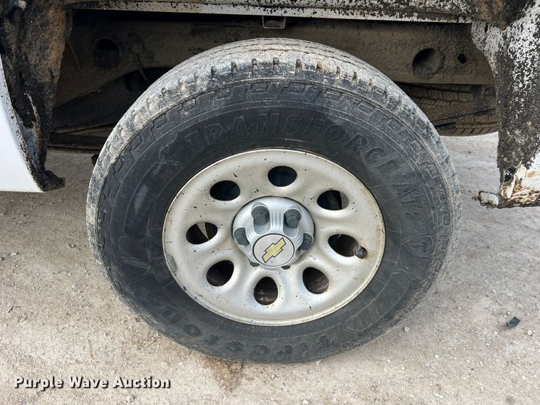 image for item LI9545 2010 Chevrolet Silverado 1500  Crew Cab pickup truck