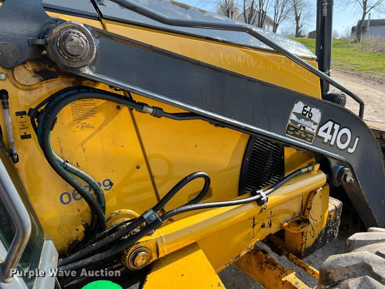 image for item LI9547 2009 John Deere 410J  backhoe