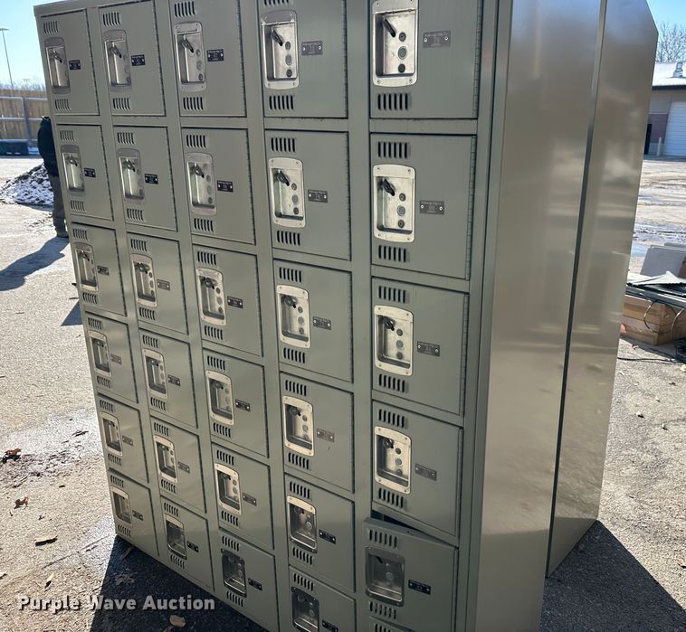 image for item LN9144 (8) lockers