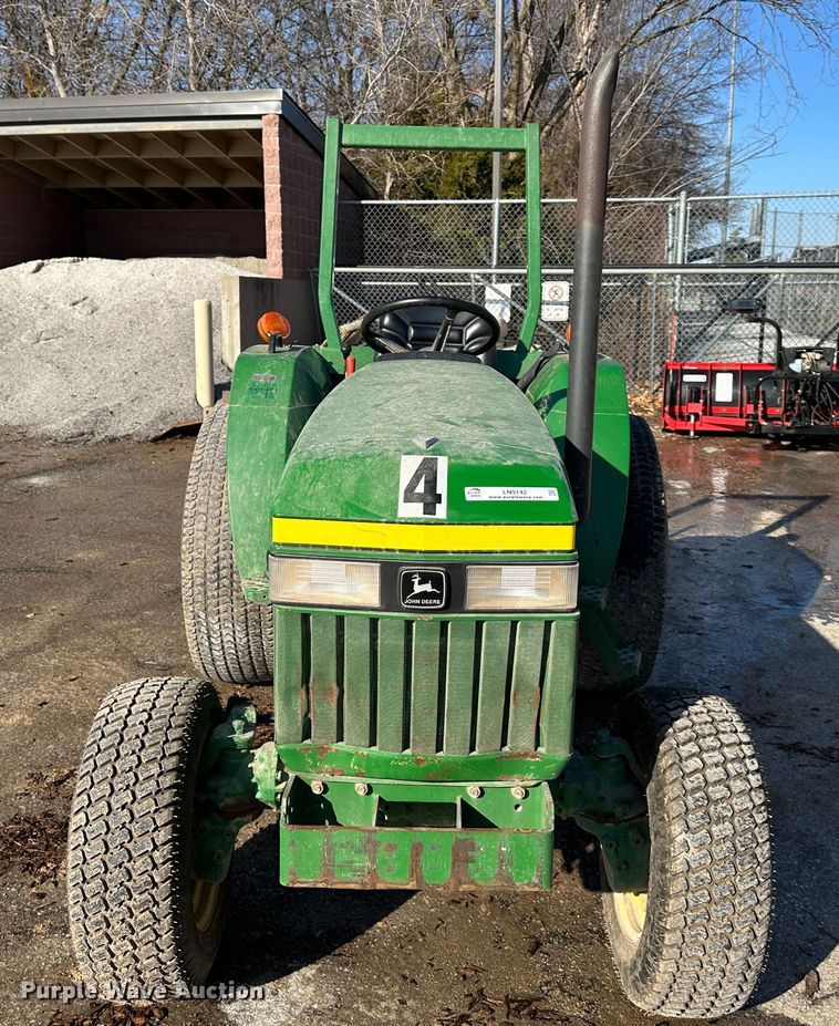 image for item LN9145 1998 John Deere 870  MFWD tractor