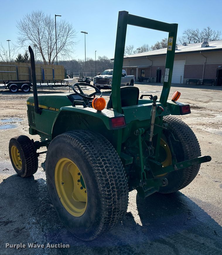 image for item LN9145 1998 John Deere 870  MFWD tractor