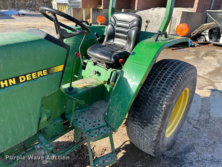 image for item LN9145 1998 John Deere 870  MFWD tractor