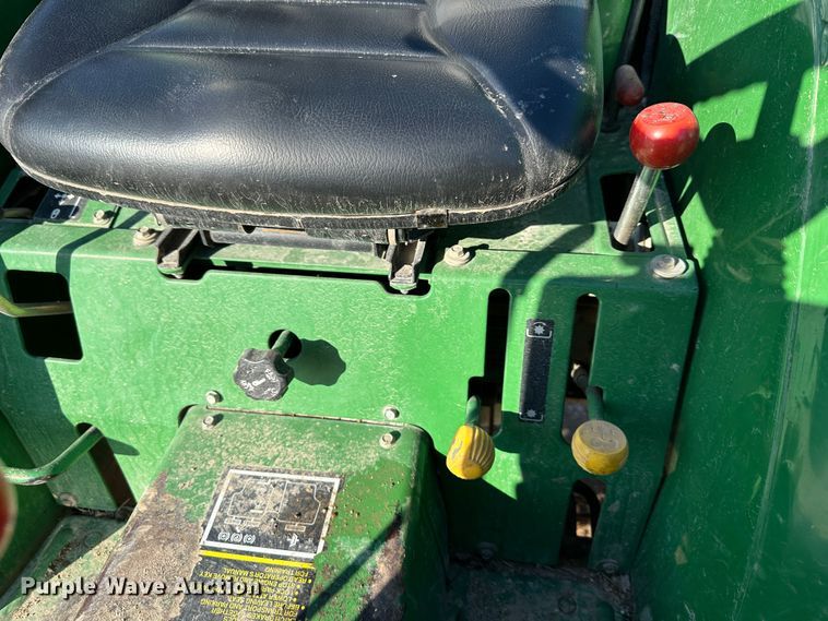 image for item LN9145 1998 John Deere 870  MFWD tractor