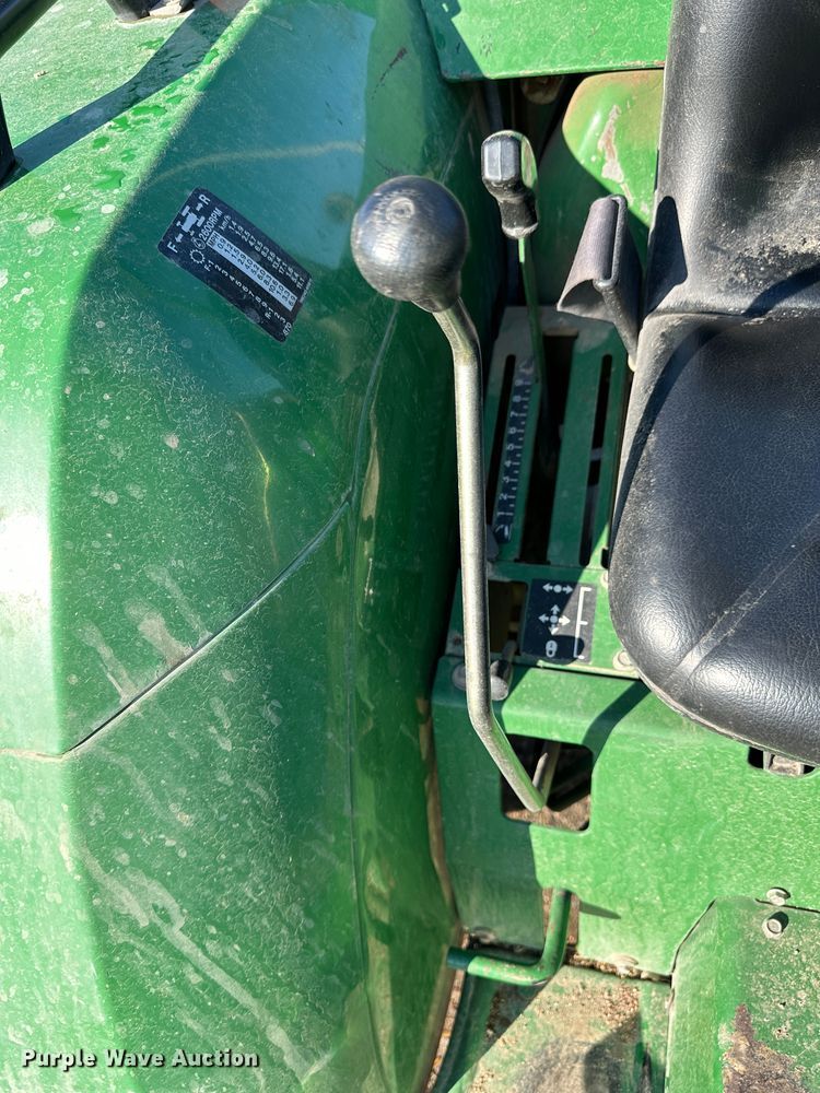 image for item LN9145 1998 John Deere 870  MFWD tractor