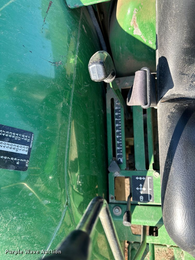 image for item LN9145 1998 John Deere 870  MFWD tractor