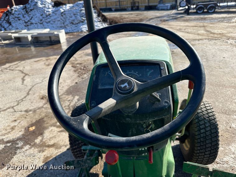 image for item LN9145 1998 John Deere 870  MFWD tractor