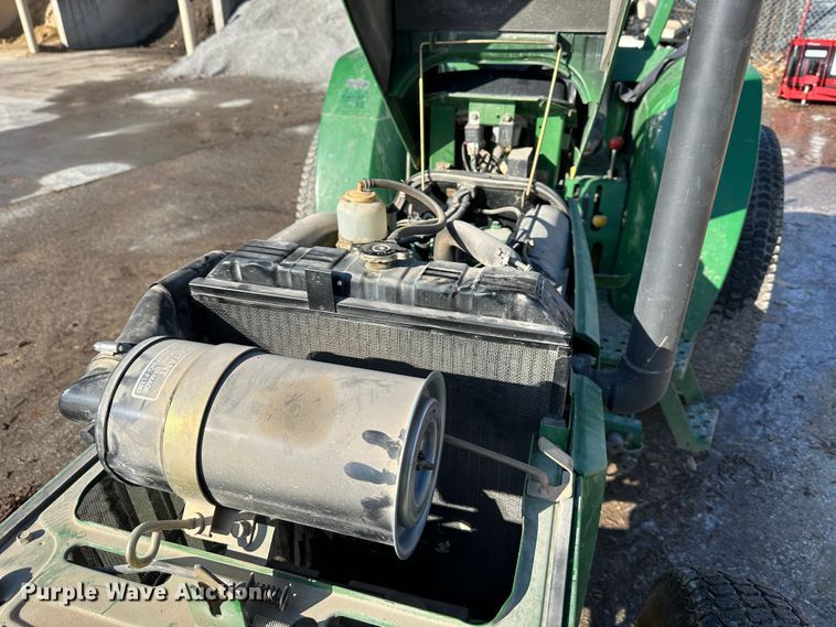 image for item LN9145 1998 John Deere 870  MFWD tractor