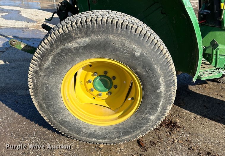 image for item LN9145 1998 John Deere 870  MFWD tractor