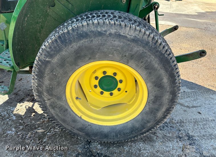 image for item LN9145 1998 John Deere 870  MFWD tractor