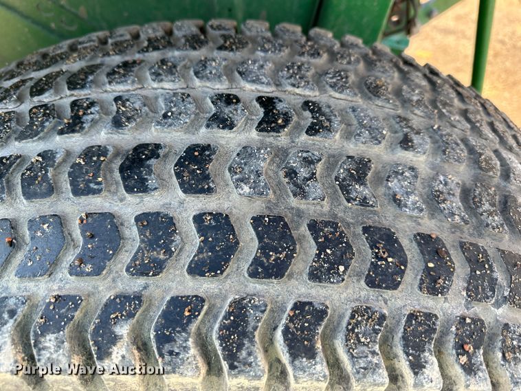 image for item LN9145 1998 John Deere 870  MFWD tractor