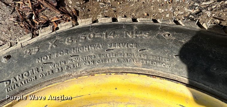 image for item LN9145 1998 John Deere 870  MFWD tractor