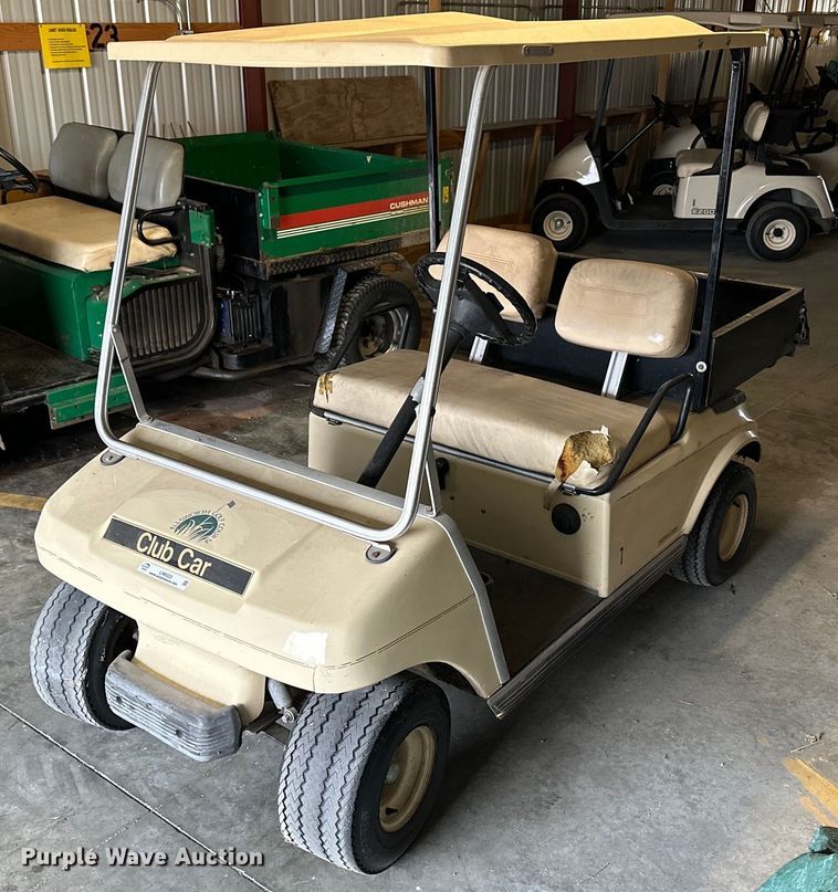 image for item LN9325 2000 Club Car  golf cart