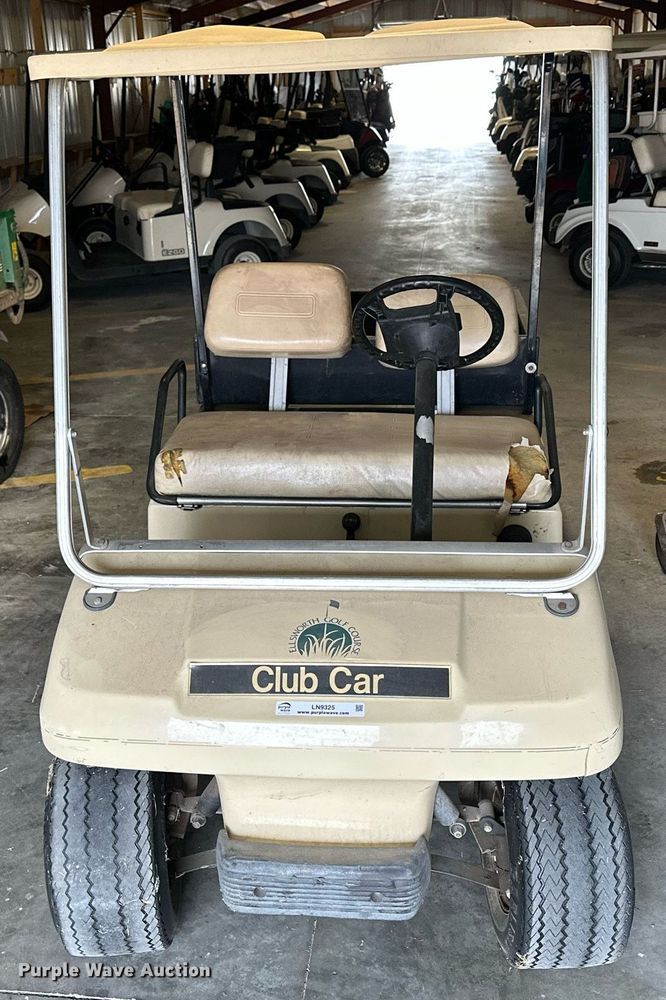 image for item LN9325 2000 Club Car  golf cart
