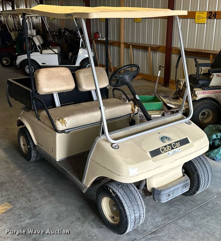 image for item LN9325 2000 Club Car  golf cart