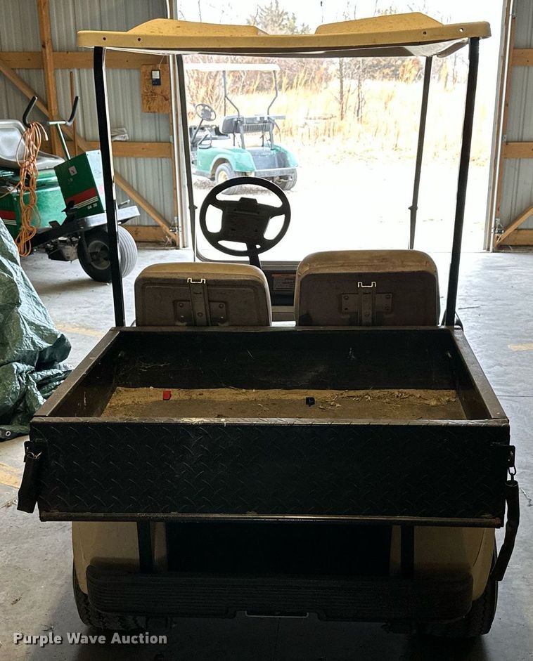 image for item LN9325 2000 Club Car  golf cart